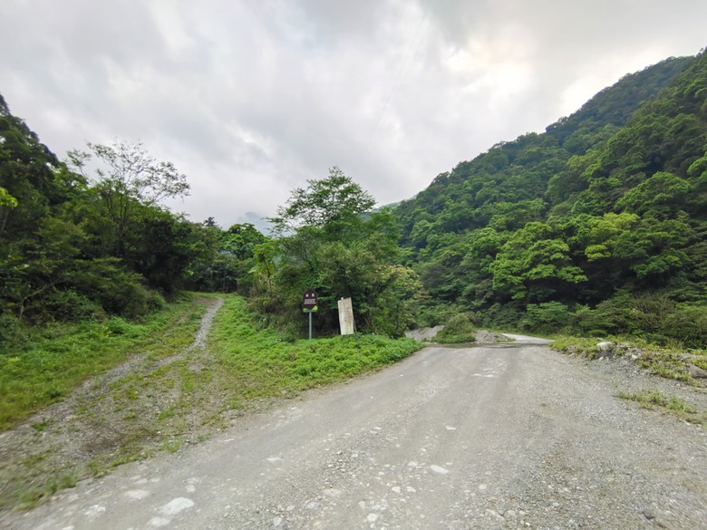 背著書包去越野－－武荖坑林道信大水泥大白山礦路