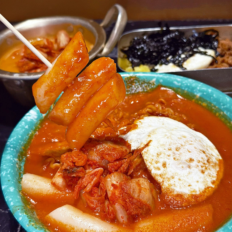 【台南美食】韓湘辣年糕：韓式料理竟然不用100元？炸醬麵＋拉波奇開箱