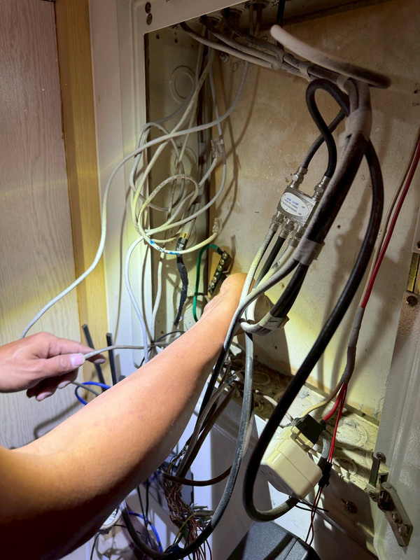 高雄弱電更新分享：網速升級500M還是慢？原來是網路線老化問題