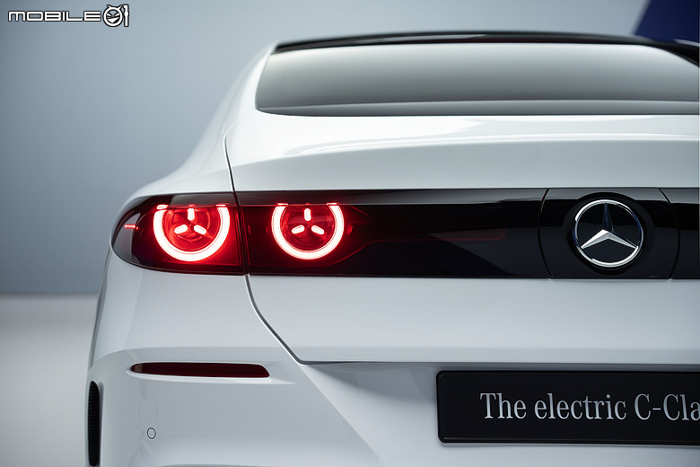 全新Mercedes-Benz純電C-Class葡萄牙直擊|近800公里續航,質感更勝以往!