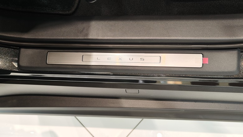趕在第一天來欣賞All New Lexus ES300h的心得分享