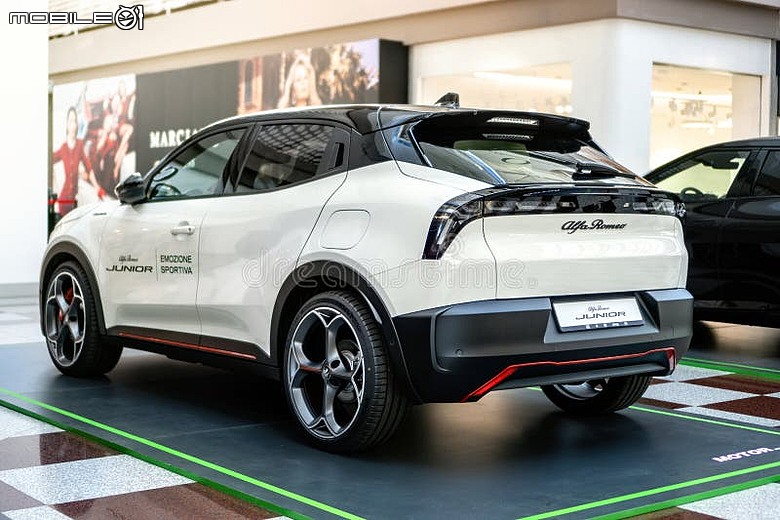 點我看大圖 Peugeot 2008 1.2 vs Alfa Junior 1.2該怎麽選?