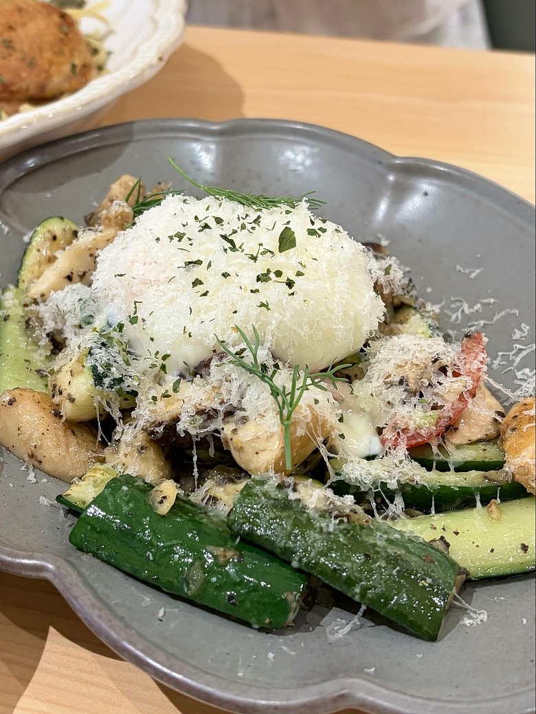 台北士林美食】花嶼輕食館必吃！北海道干貝麵疙瘩＋剝皮辣椒雞麵