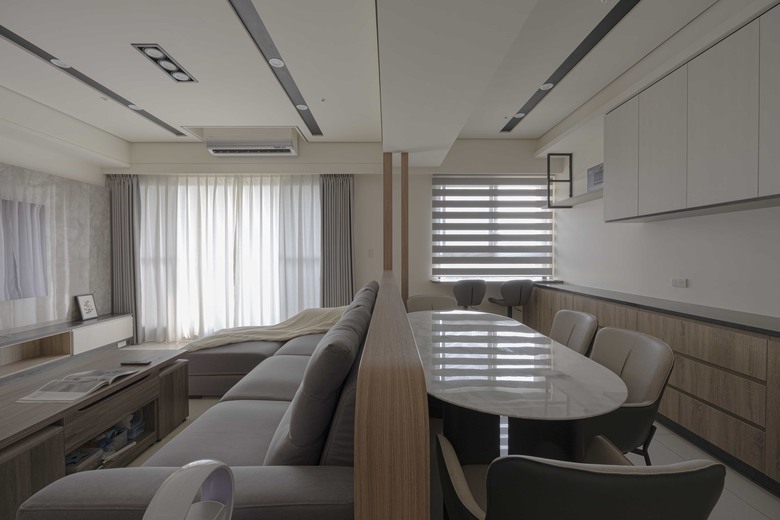 【開箱】35坪中古屋翻新！質感黑石紋x歐德綠建材，打造下班後的避風港