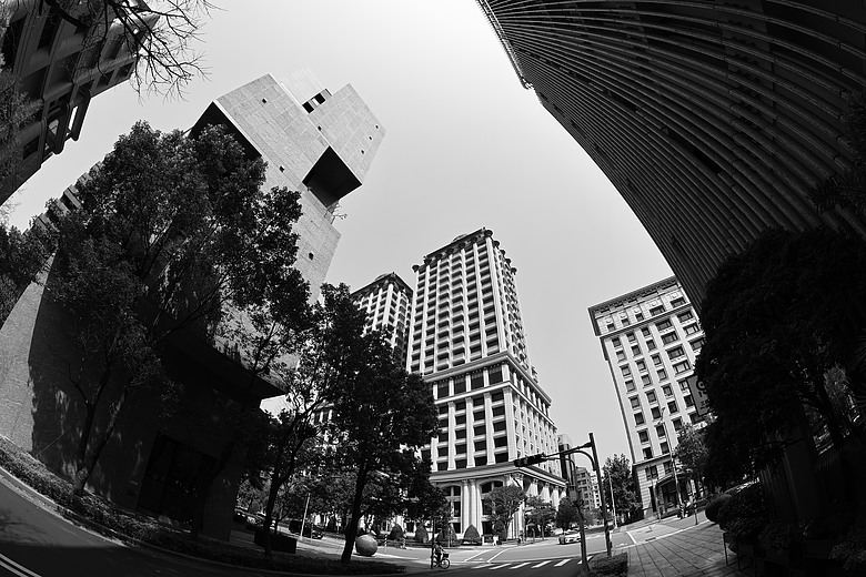 Canon RF 7-14mm F2.8-3.5L Fisheye STM 評測報告｜當圓周遇上對角線、探索 190° 的極限視覺張力！
