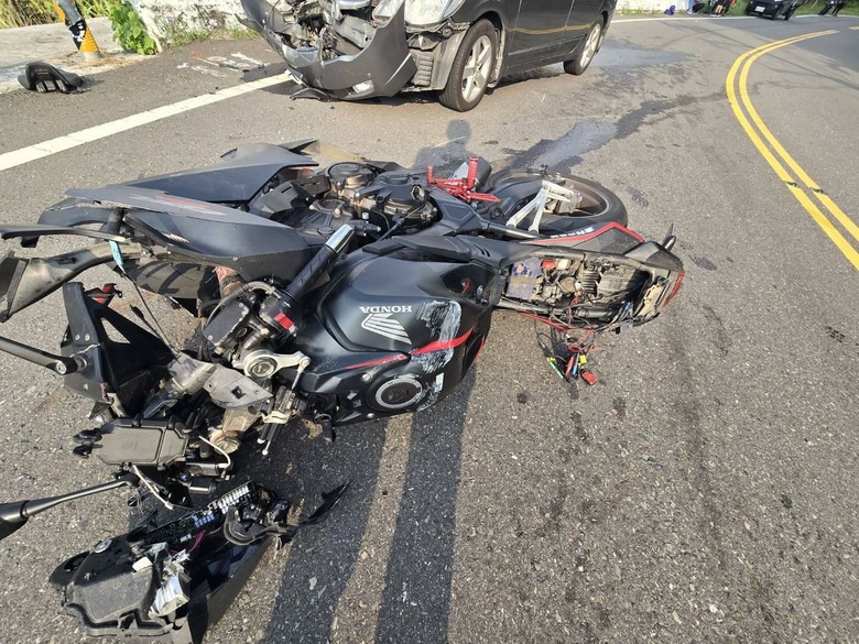 台3線紅牌過彎失敗，對撞小客車，騎士不治