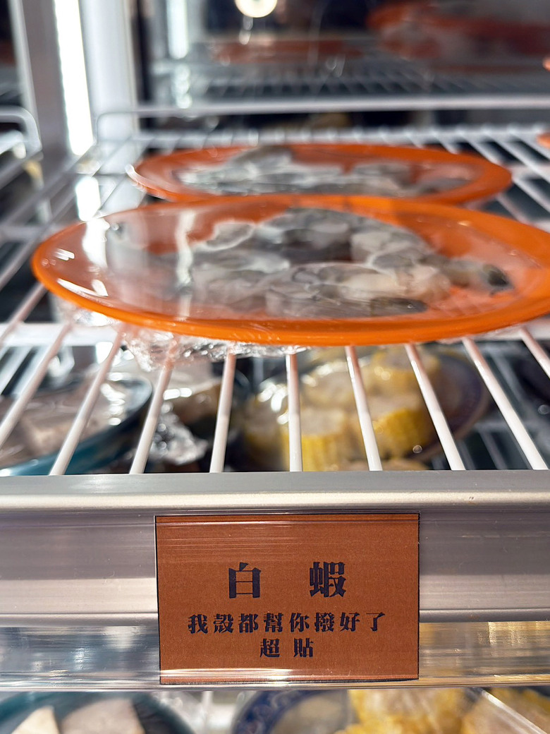 【台南如潮火鍋】東區沙茶爐新店｜扁魚湯頭濃郁耐喝｜虱目魚肚丸爆汁｜蝦滑楓葉＋蛋腸馬卡龍