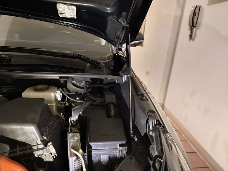 更換Lexus NX 300h 引擎室油壓頂桿