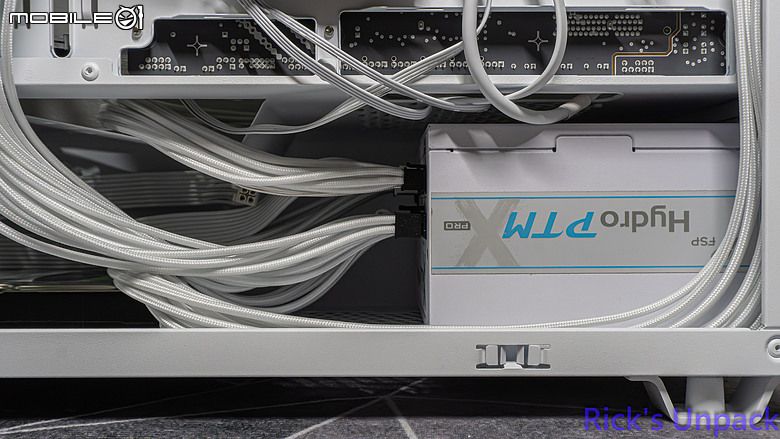 【開箱】緊湊卻擴充性十足 | CORSAIR 3200D RS ARGB WHITE