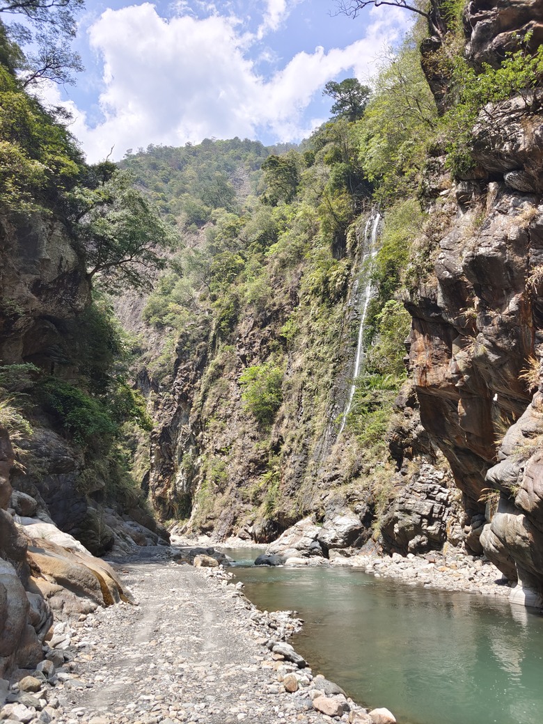 台灣異域穿越（一）－－力行產業道與北港溪上中游