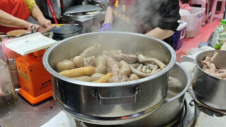 從南到北的婦幼節 - 台中兩天一夜遊 / 基隆夜市夾娃娃吃小吃 / 南崁台茂吃莆田玩樂高