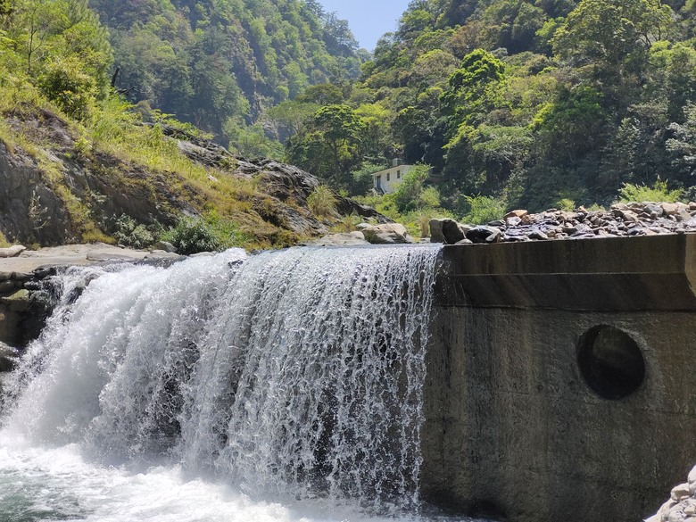 台灣異域穿越（一）－－力行產業道與北港溪上中游