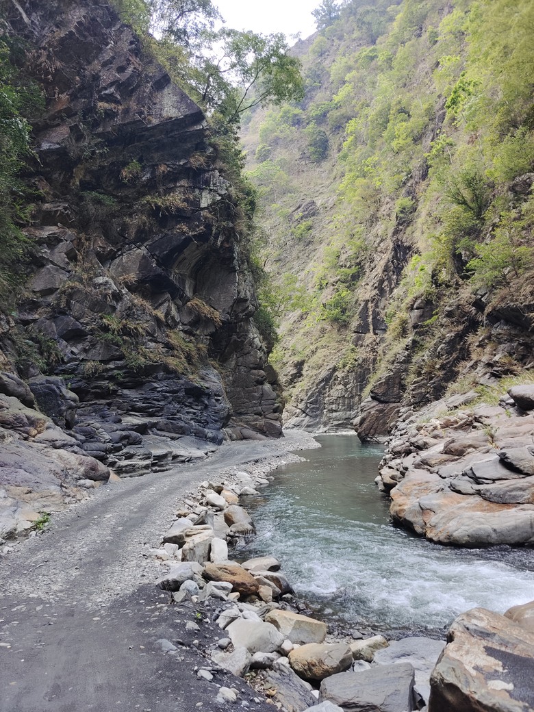 台灣異域穿越（一）－－力行產業道與北港溪上中游