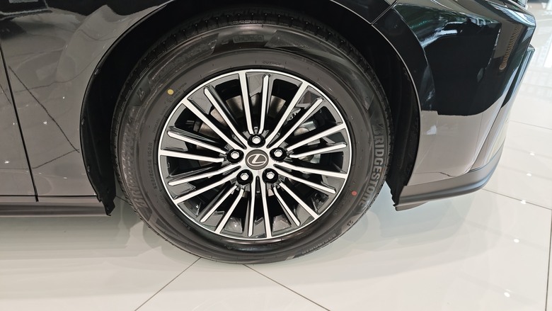 趕在第一天來欣賞All New Lexus ES300h的心得分享
