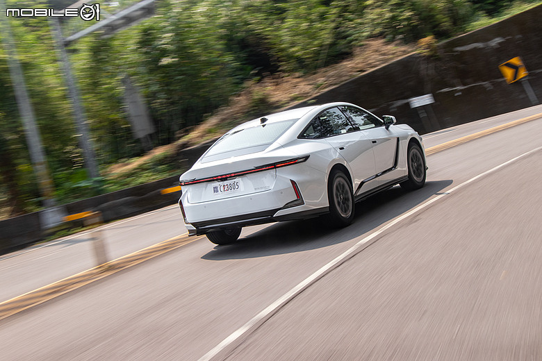 Lexus ES 500e 大改款試駕｜瑕不掩瑜的進化，用誠意再戰市場！
