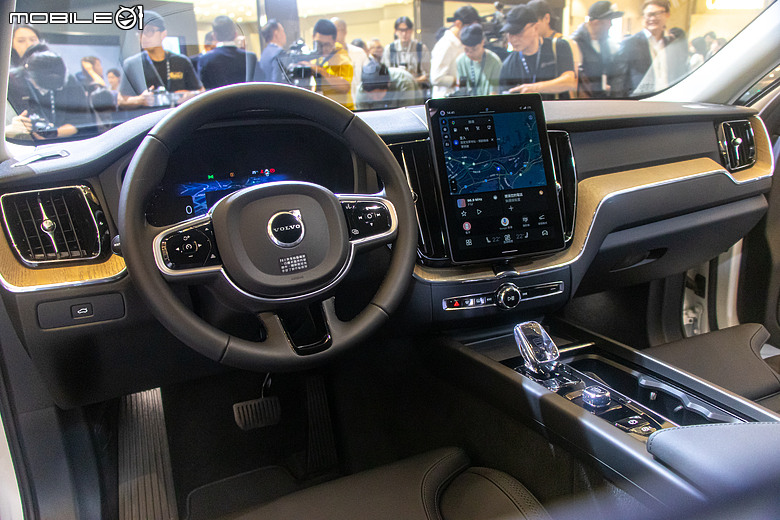 【採訪】Volvo XC60 二次小改款正式登台，三車型、239萬元起！