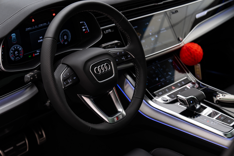 交車分享｜Audi Q8 55 TFSI quattro S line｜帶來幸福故事的小媒人，是毛孩