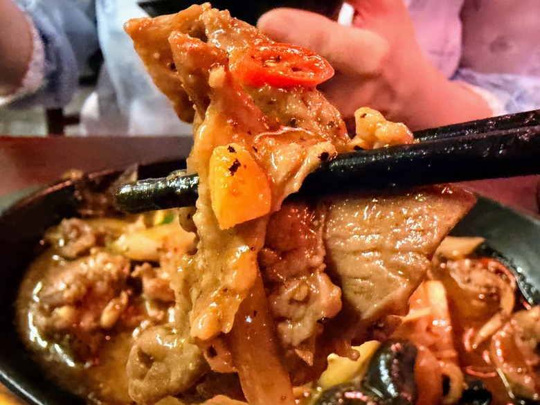 台北東區熱炒推薦｜完鍋子熱炒：150道菜+白飯吃到飽！高CP值聚餐＋包廂KTV一次滿足