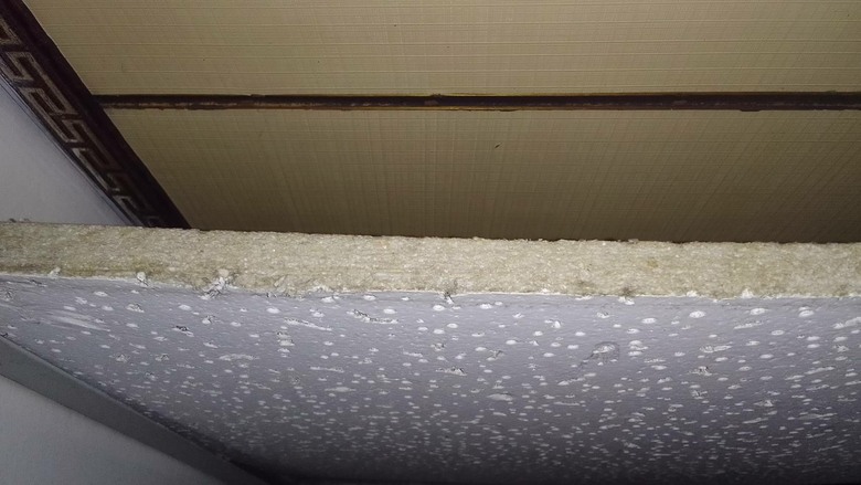 請問我家天花板是屬於石膏板?還是 石棉板? 害怕到不敢睡覺了
