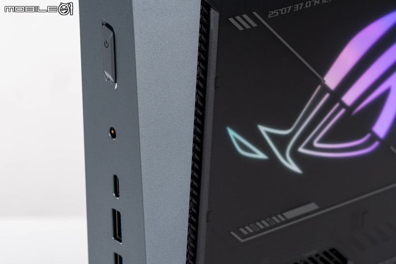 ROG GR70 小型電競桌機開箱實測 搭配最強 AMD 9955X3D 處理器的迷你巨人