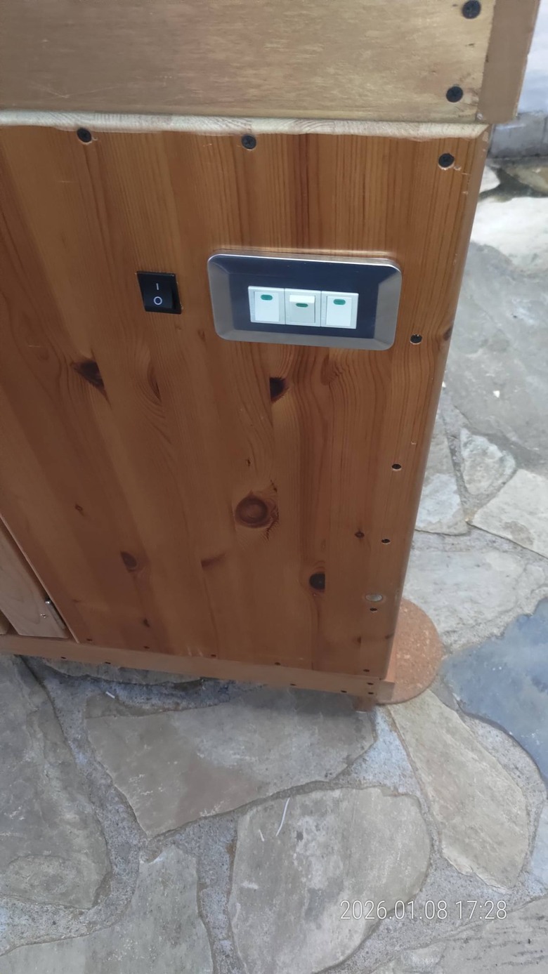 DIY 自家庭院狗屋