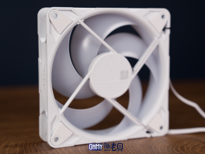Arctic MX-7 新款耐久型高性能散熱膏 & P12 Pro Reverse A-RGB 反向扇葉風扇
