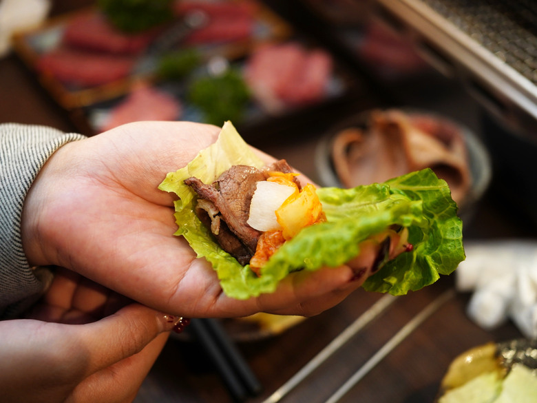 【高雄燒肉】銅板價吃A5和牛！鐵人燒肉套餐CP值好高！