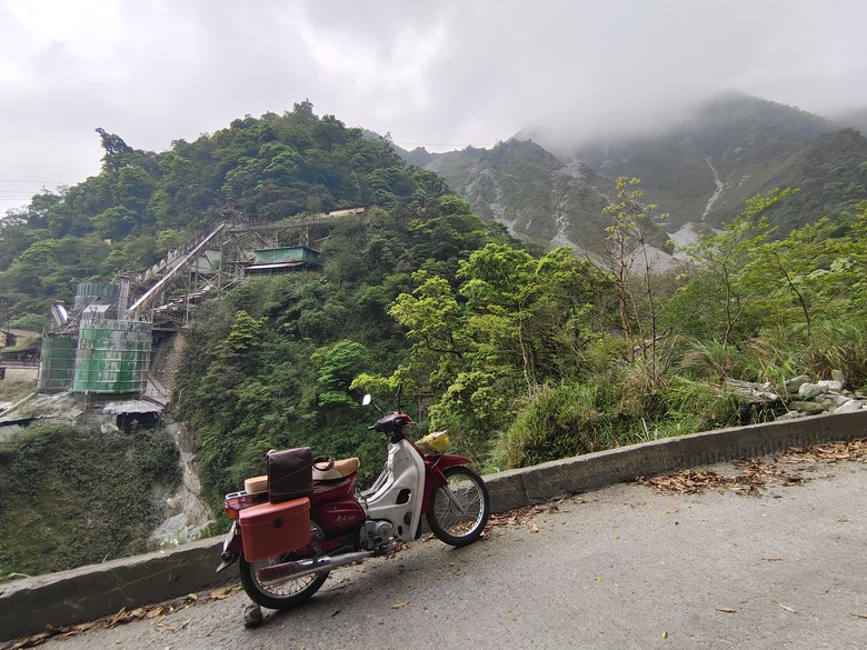 背著書包去越野－－武荖坑林道信大水泥大白山礦路