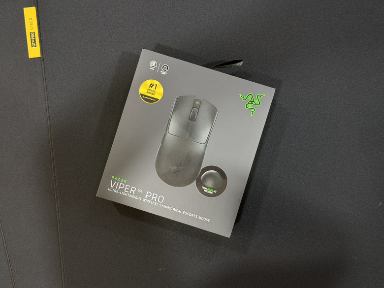 點我看大圖 【開箱|心得】世一中和世一步聯手參與研發的世一鼠|Razer Viper V4 Pro + Razer Gigantus V2 Pro