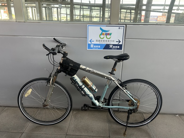 「 兩 鐵 列 車 」 騎 遊 高 雄 果 嶺 自 然 公 園