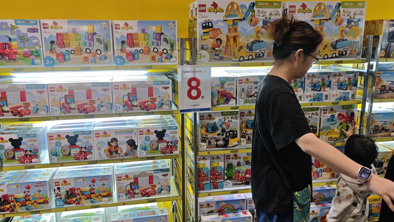 從南到北的婦幼節 - 台中兩天一夜遊 / 基隆夜市夾娃娃吃小吃 / 南崁台茂吃莆田玩樂高