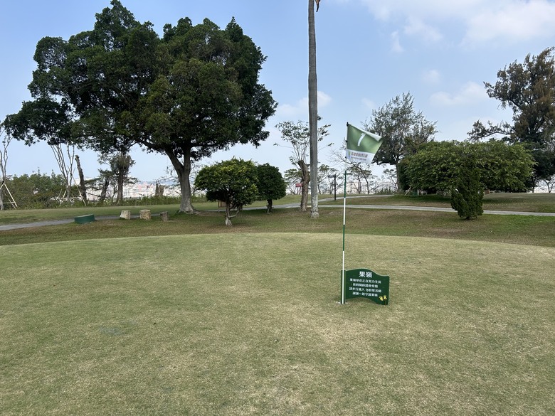「 兩 鐵 列 車 」 騎 遊 高 雄 果 嶺 自 然 公 園