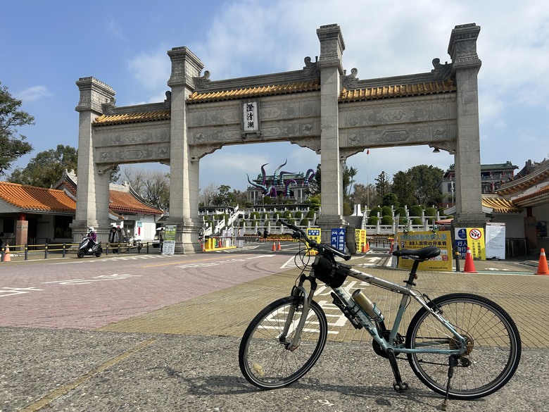 「 兩 鐵 列 車 」 騎 遊 高 雄 果 嶺 自 然 公 園