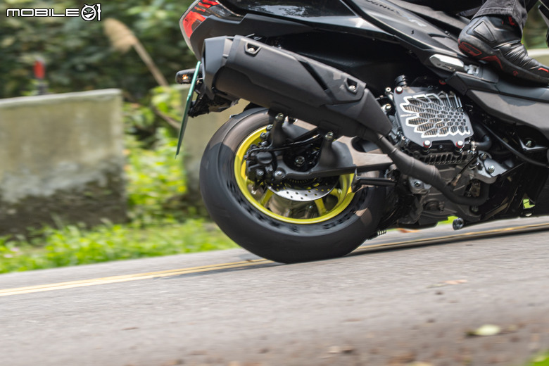 點我看大圖 全台首發!MAXXIS全新競技胎S98R道路測試|胎體、膠料全面進化,國產性能胎款新指標!