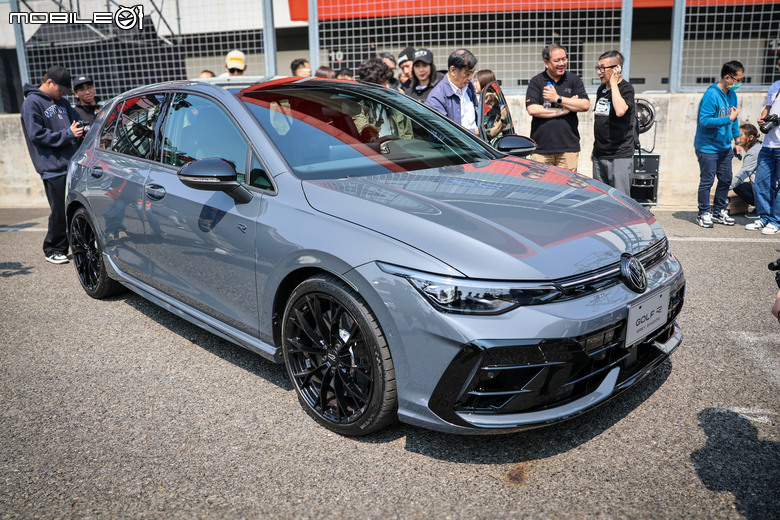 Volkswagen 性能奔馳嘉年華賽道體驗｜Golf R 夜幕疾行版正式亮相、感受經典鋼砲的駕馭樂趣！