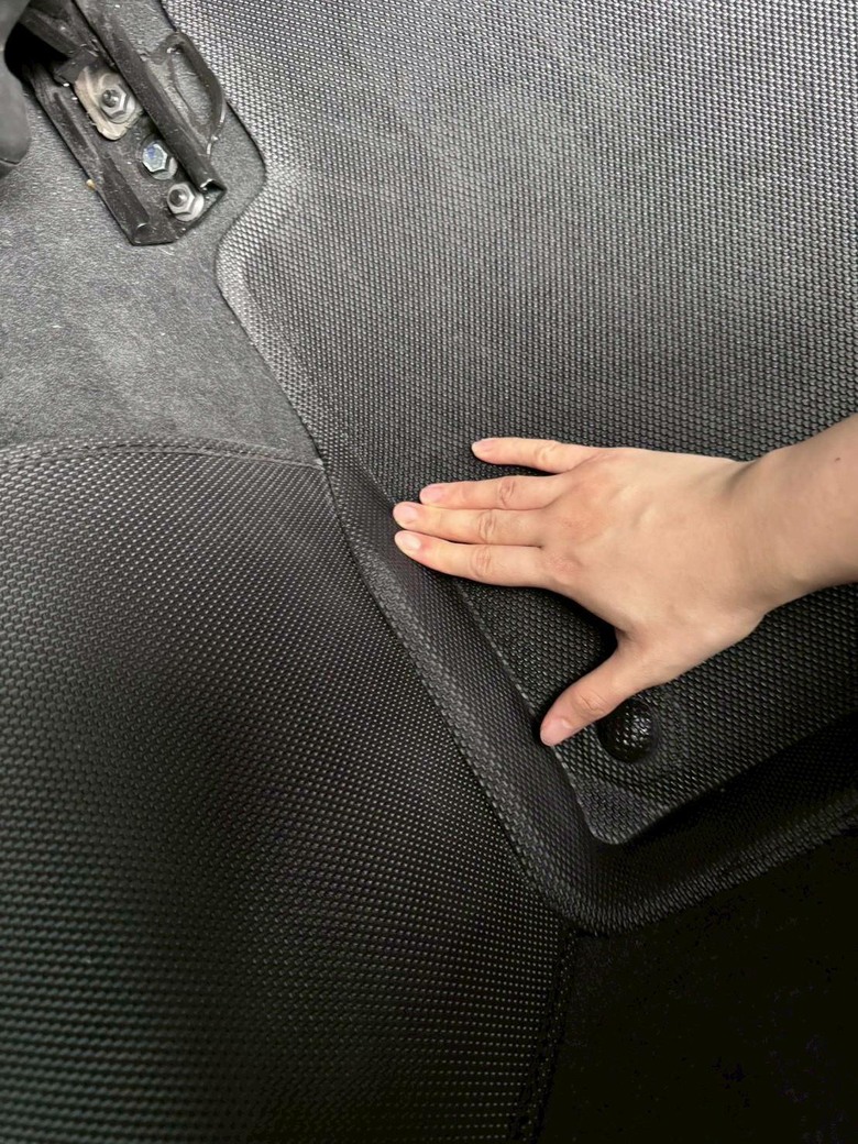 車內踏墊清潔心得＋3D mats卡固分享