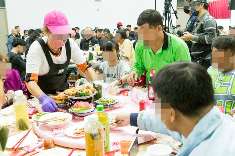 [心得] 終於整理完這桌南台灣道地辦桌！三代傳承總鋪師手藝，龍蝦、蟳肉米糕吃到超撐