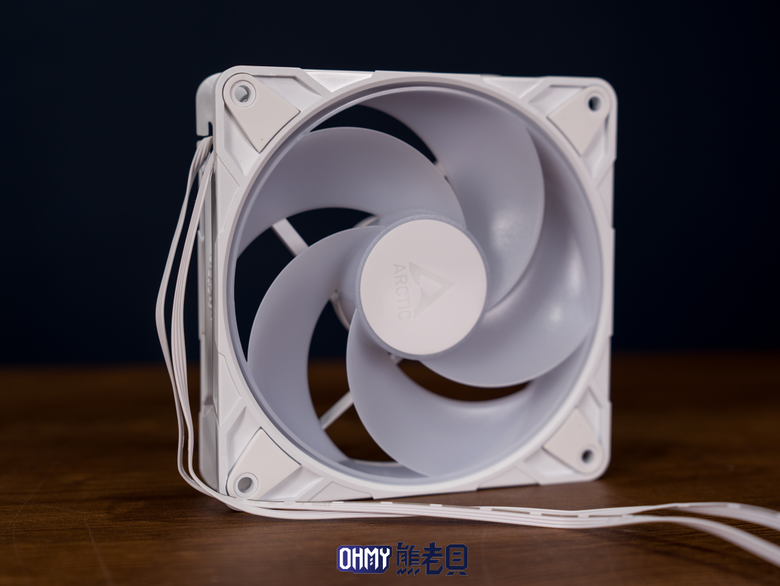 Arctic MX-7 新款耐久型高性能散熱膏 & P12 Pro Reverse A-RGB 反向扇葉風扇