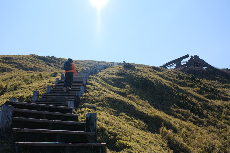 【合歡山東峰】絕美的登山步道與高山杜鵑花