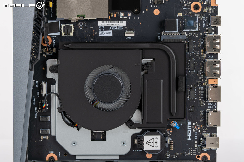 ROG GR70 小型電競桌機開箱實測 搭配最強 AMD 9955X3D 處理器的迷你巨人