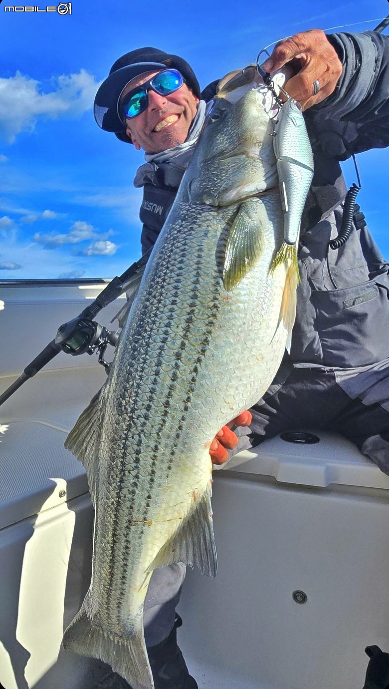 Fishing Traveler (環球釣者) - 雙破紀錄 ! 紐澤西黑潮中的「巨型米級海鱸大戰」 Day 5 與世界第一傳奇釣手，釣魚之神Mike iaconelli的夢幻終章 8小時沒咬口，在荒謬的終點，上廁所時遇見我的人生紀錄米級巨海鱸