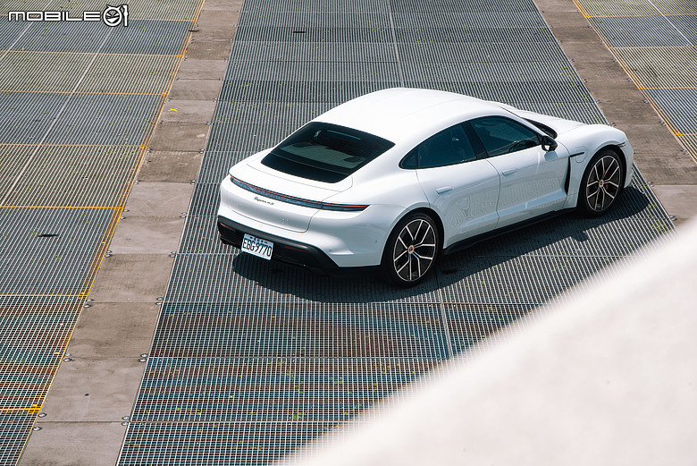 Porsche Taycan 4S Black Edition 試駕|性能與配備一次到位的理想版本!