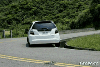 彰化 139線 汽車駕駛，未成年疑競速撞電桿。大量救護車出動🚑💨