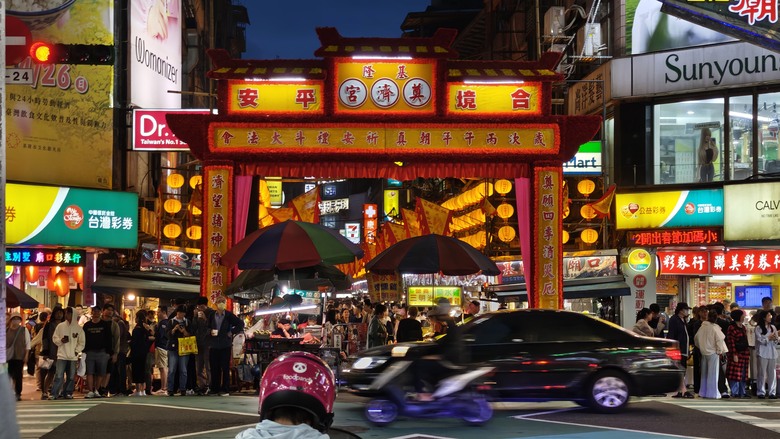從南到北的婦幼節 - 台中兩天一夜遊 / 基隆夜市夾娃娃吃小吃 / 南崁台茂吃莆田玩樂高