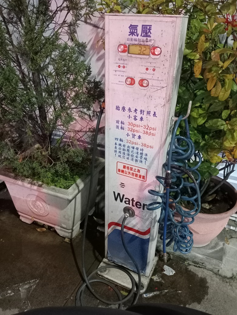 中油直營加油站的打氣機、機車可用嗎？