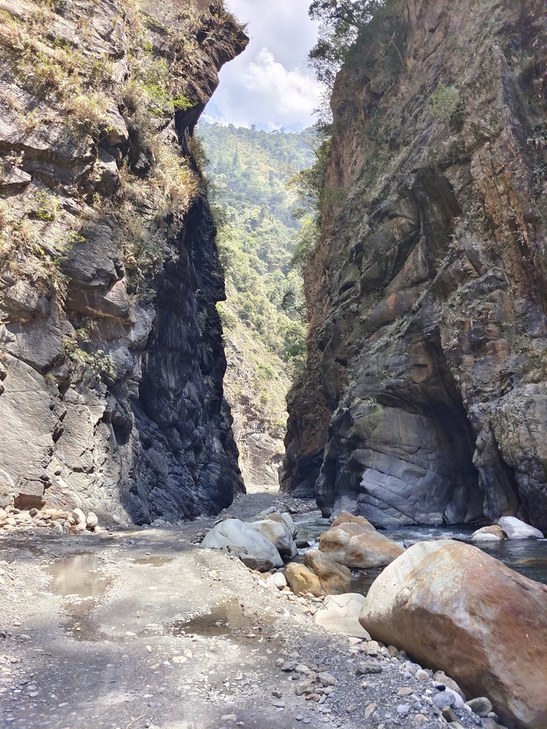 台灣異域穿越（一）－－力行產業道與北港溪上中游