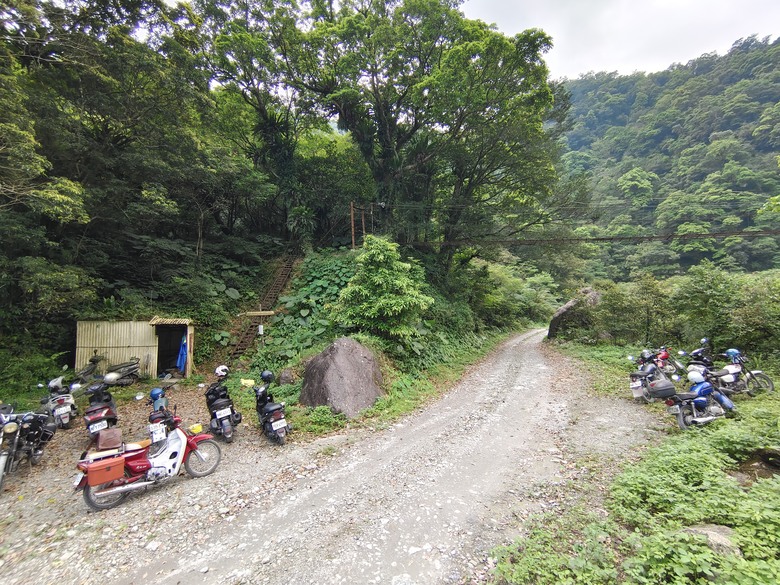 背著書包去越野－－武荖坑林道信大水泥大白山礦路