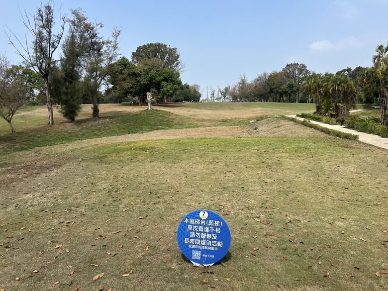 「 兩 鐵 列 車 」 騎 遊 高 雄 果 嶺 自 然 公 園