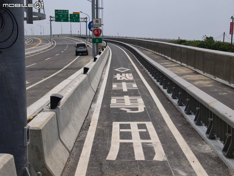 淡江大橋機車實地走訪，機車道窄成這樣到底給誰騎？