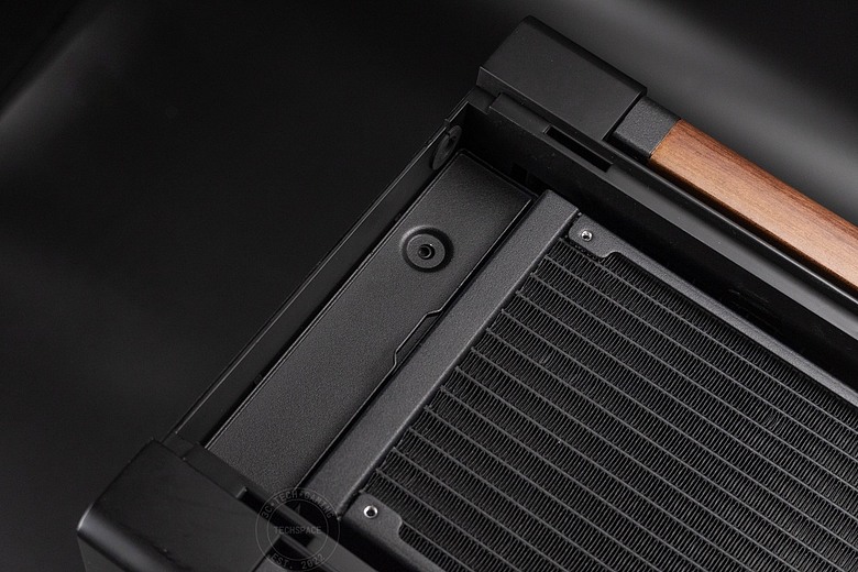 告別桌面冷冰器、ASUS ProArt PA602 胡桃木透側版現代黑款機殼開箱，用天然原木打造最美創作神機！